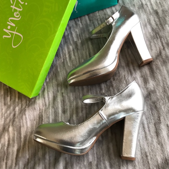 AYDEN Silver Metallic Block Heels With Strap & box - Picture 2 of 8